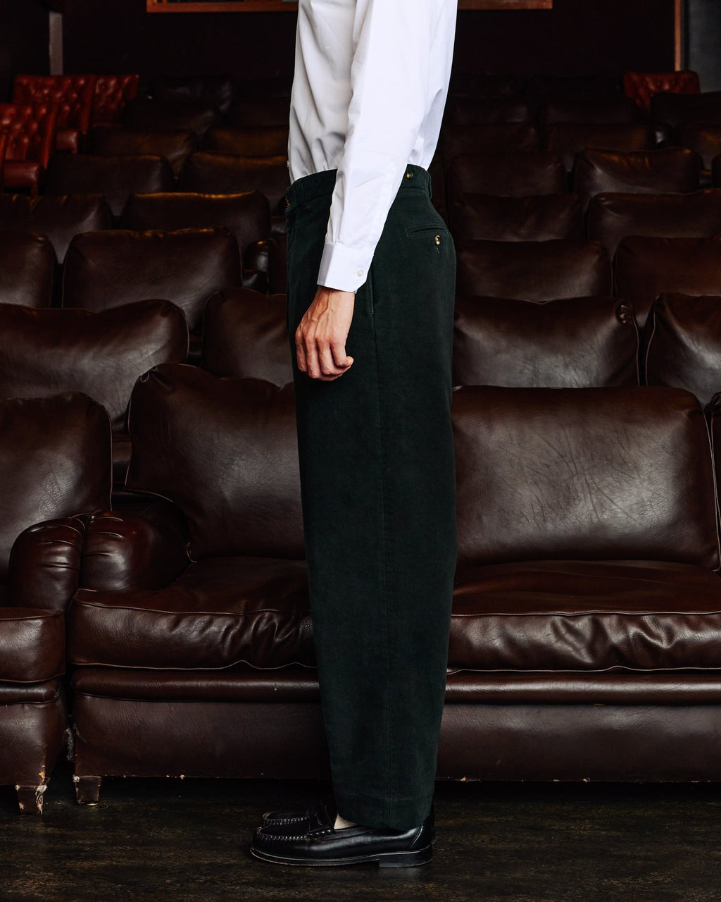 Pantalon jambe large en moleskine de coton vert
