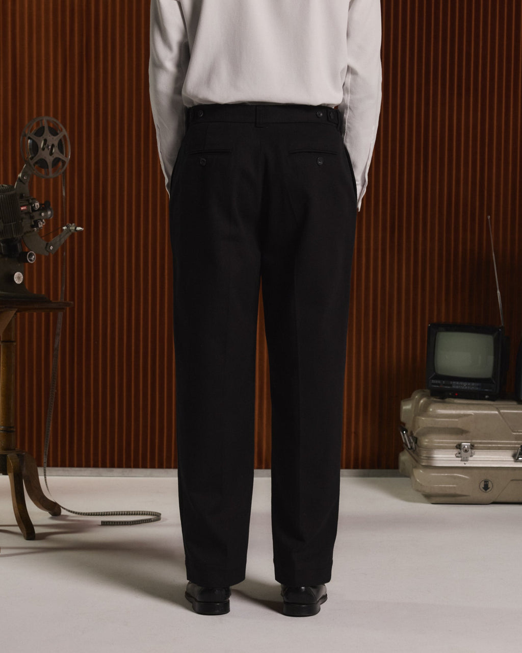 Pantalon jambe large en coton noir, inspiration workwear