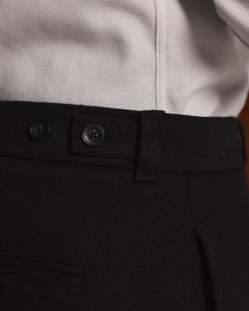 Pantalon jambe large en coton noir, inspiration workwear