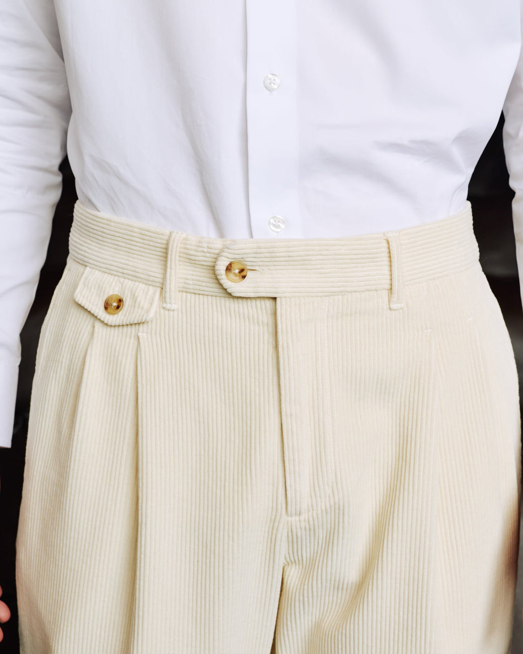 Pantalon double plis en velours côtelé écru