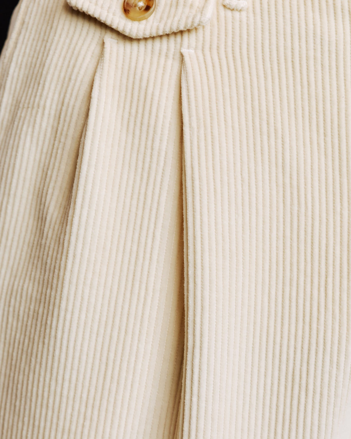 Pantalon double plis en velours côtelé écru