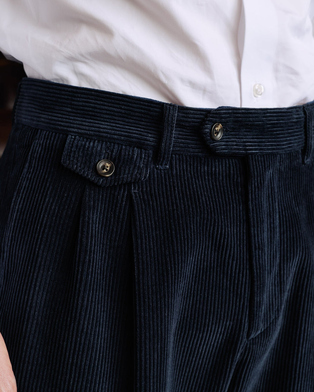 Pantalon double plis en velours côtelé marine