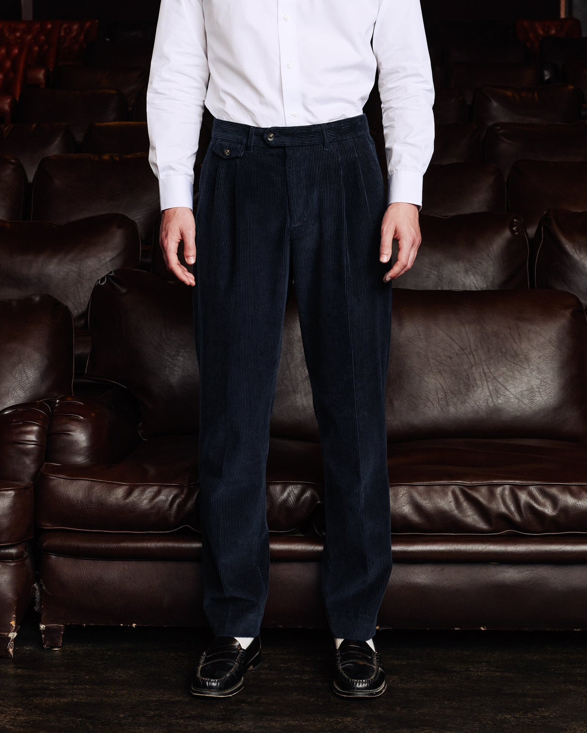 Pantalon double plis en velours côtelé marine