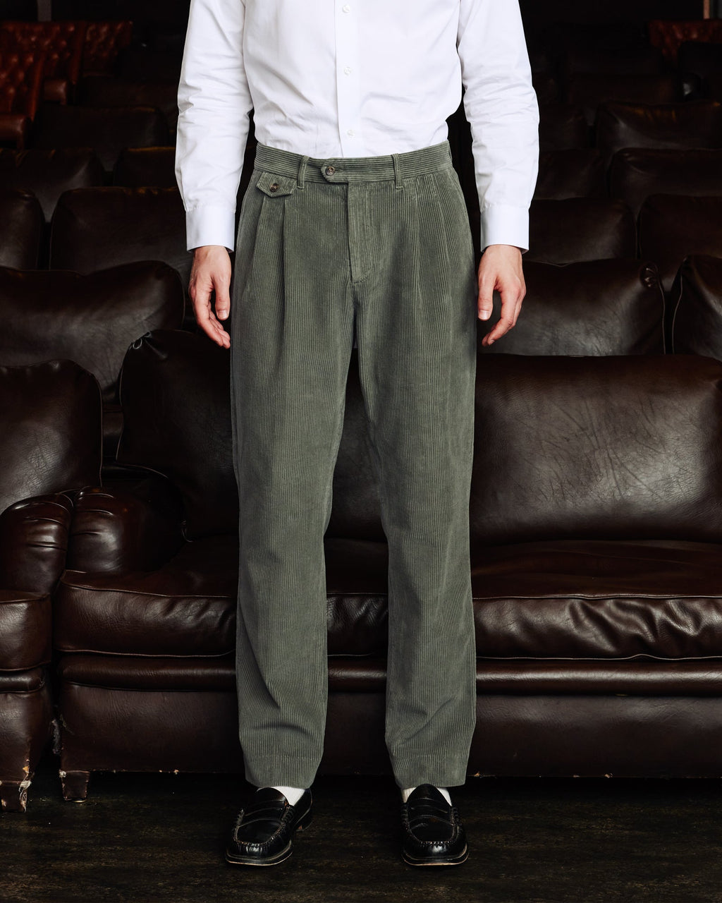 Pantalon double plis en velours côtelé sauge
