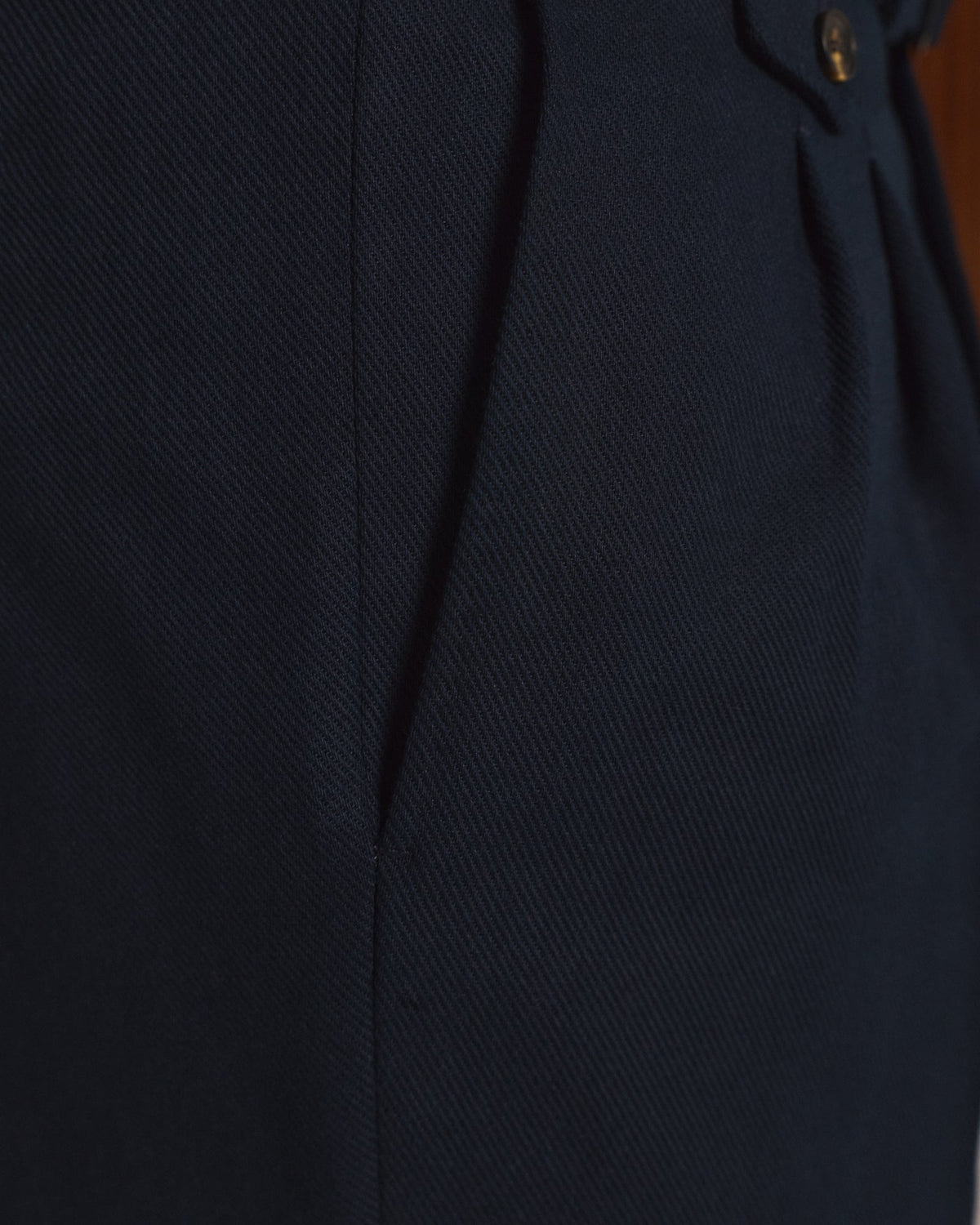 Pantalon à pinces en coton marine à ceinture amovible