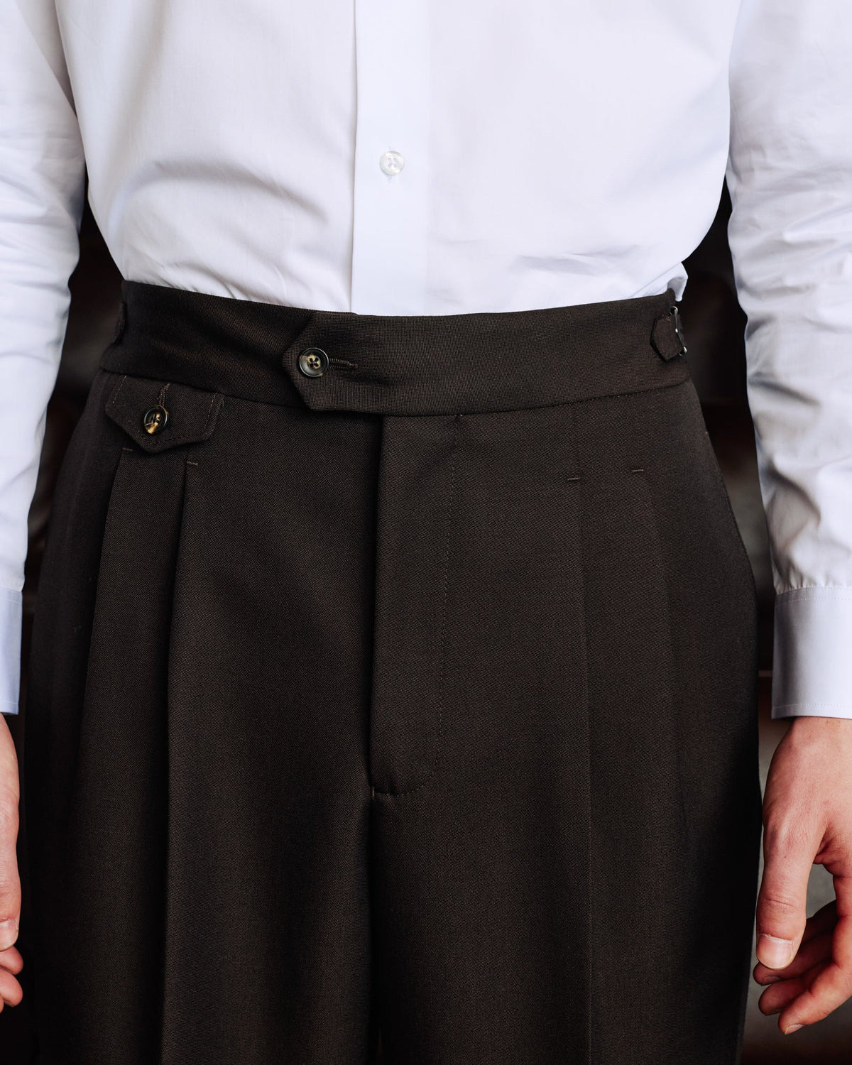 Pantalon à pinces en laine chocolat