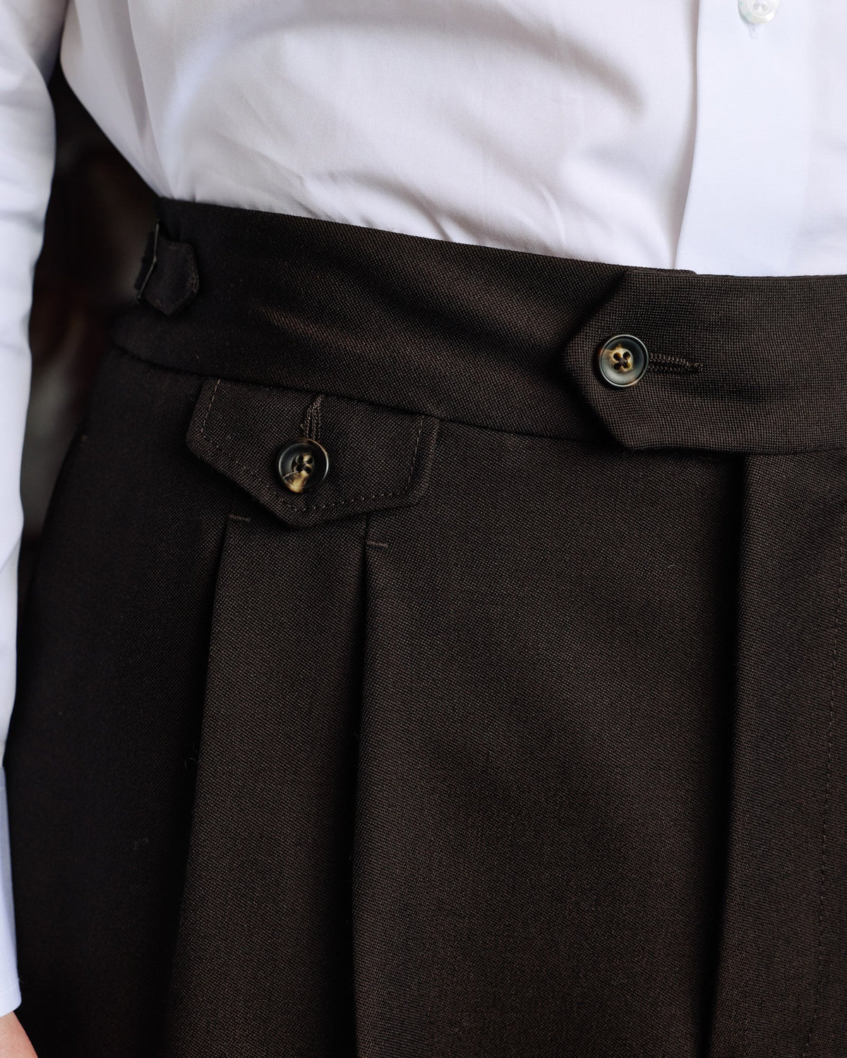 Pantalon à pinces en laine chocolat