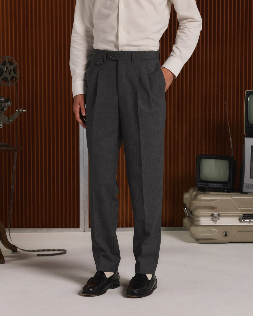 Pantalon à pinces en laine gris anthracite