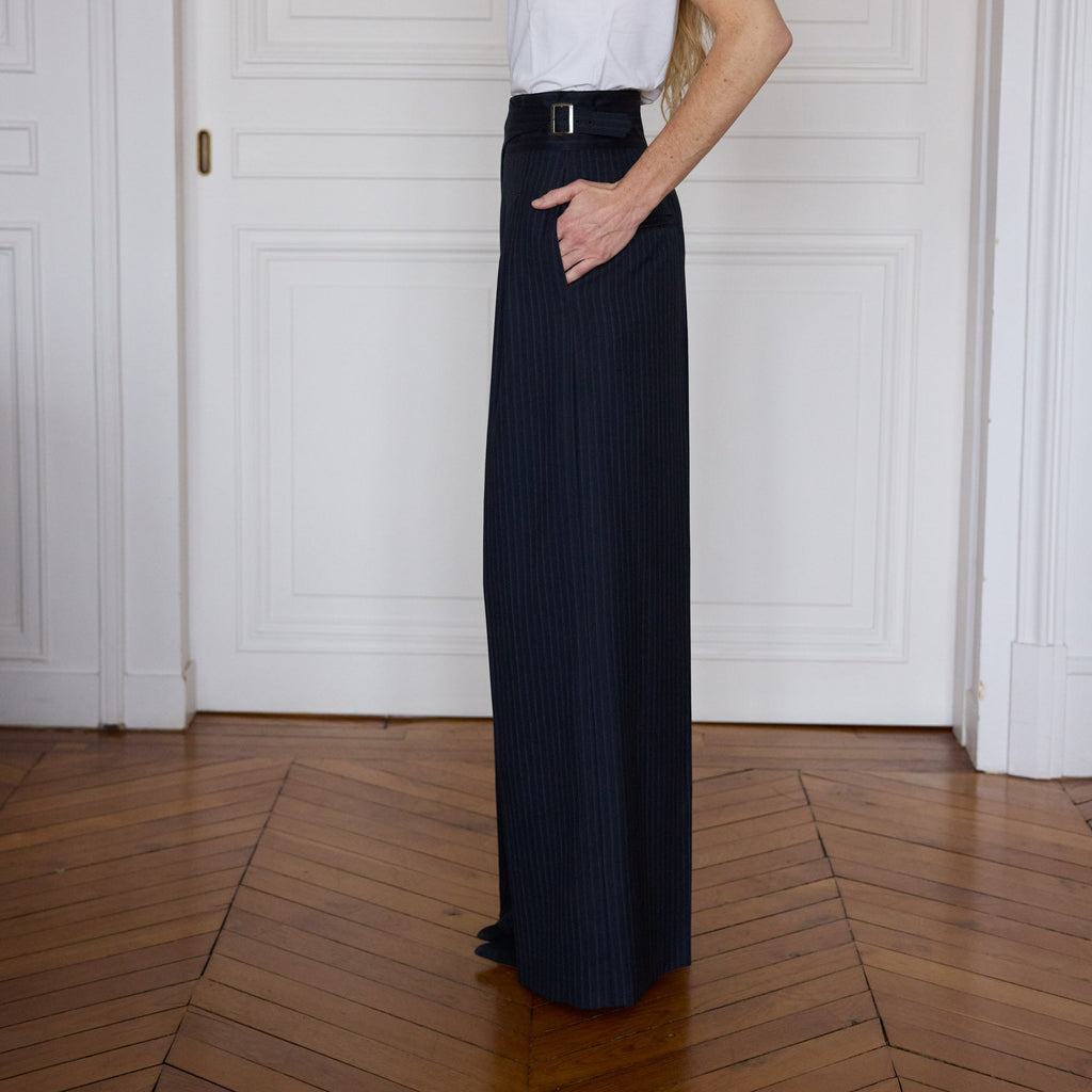 Pantalon Gurkha à plis en laine rayée marine
