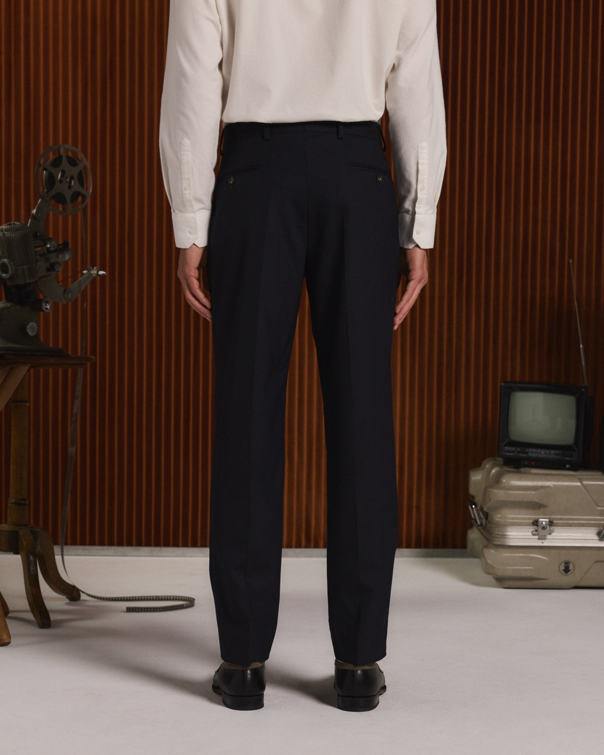 Pantalon droit en laine marine
