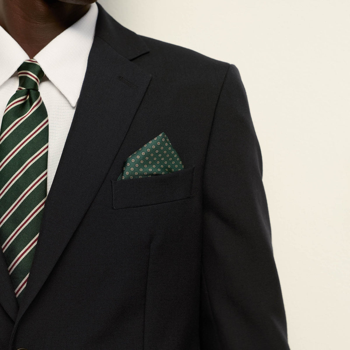 Pochette en soie verte à motifs