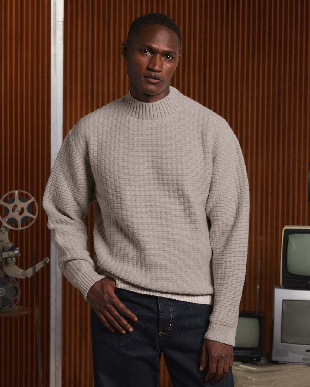 Pull col cheminée en laine mérinos gris clair