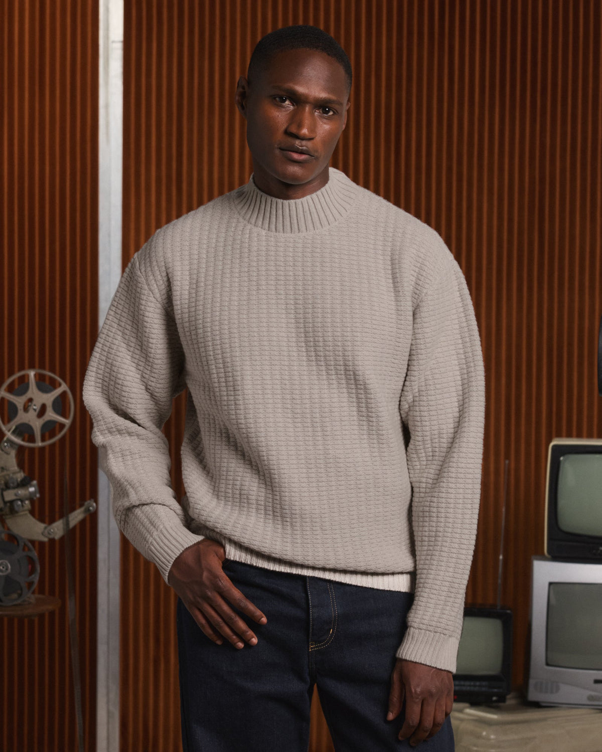 Pull col cheminée en laine mérinos gris clair