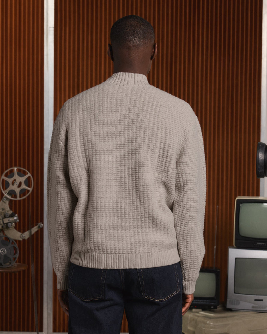 Pull col cheminée en laine mérinos gris clair