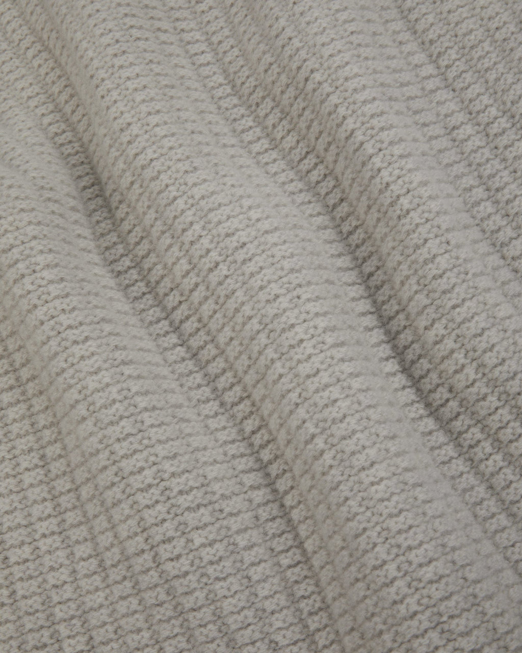 Pull col cheminée en laine mérinos gris clair