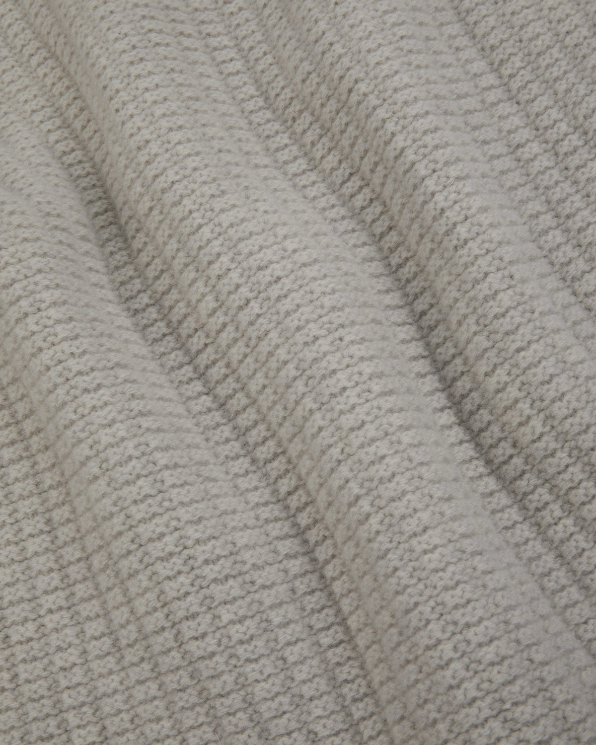 Pull col cheminée en laine mérinos gris clair