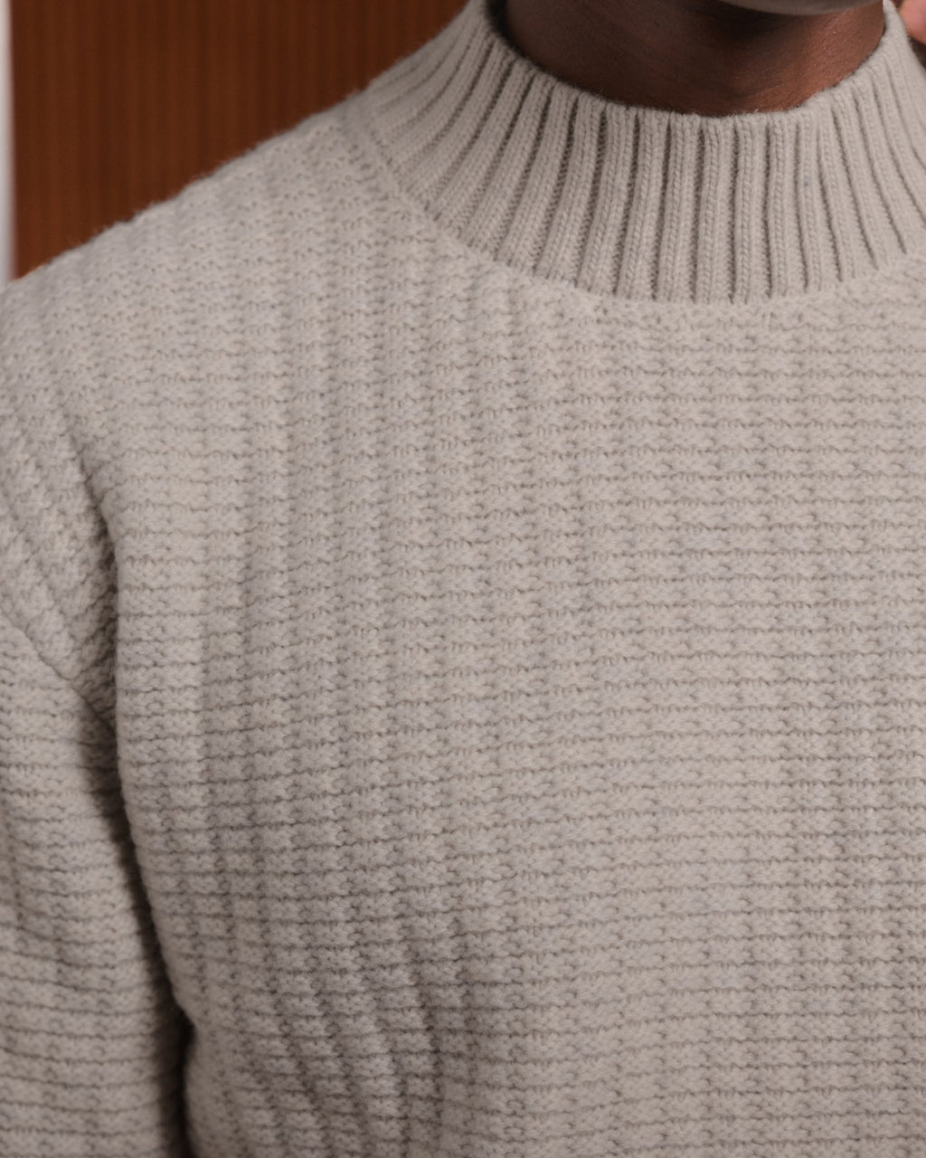Pull col cheminée en laine mérinos gris clair