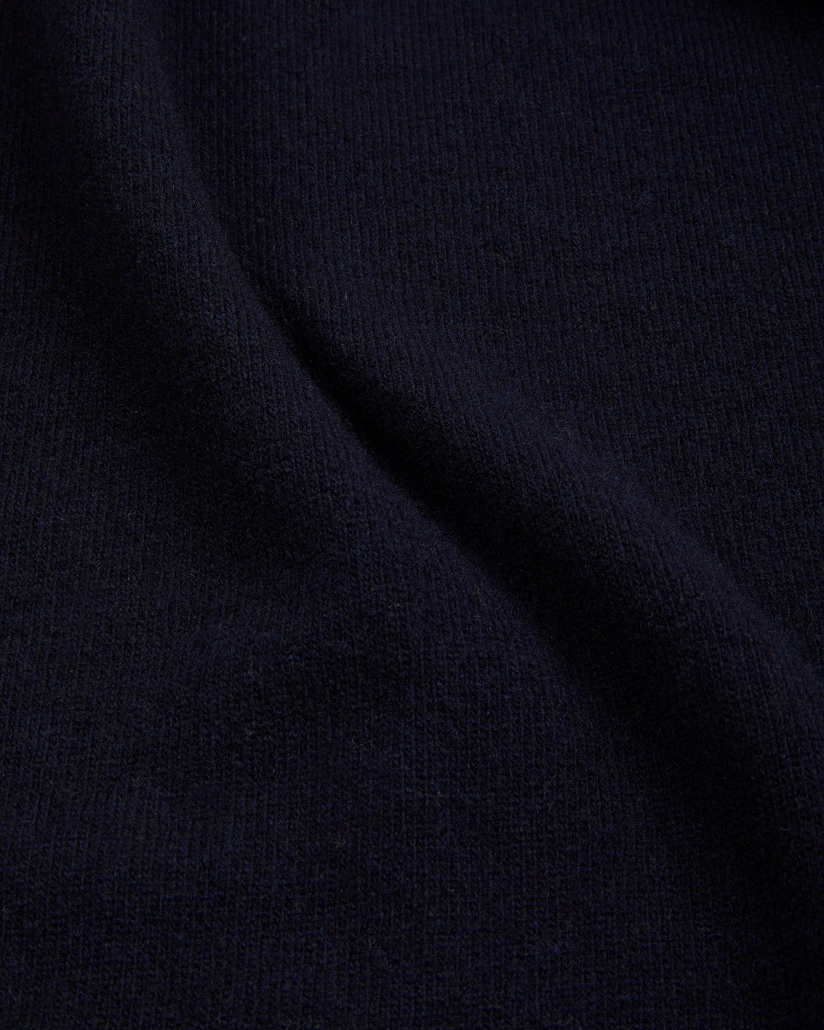 Pull col roulé en laine extrafine marine