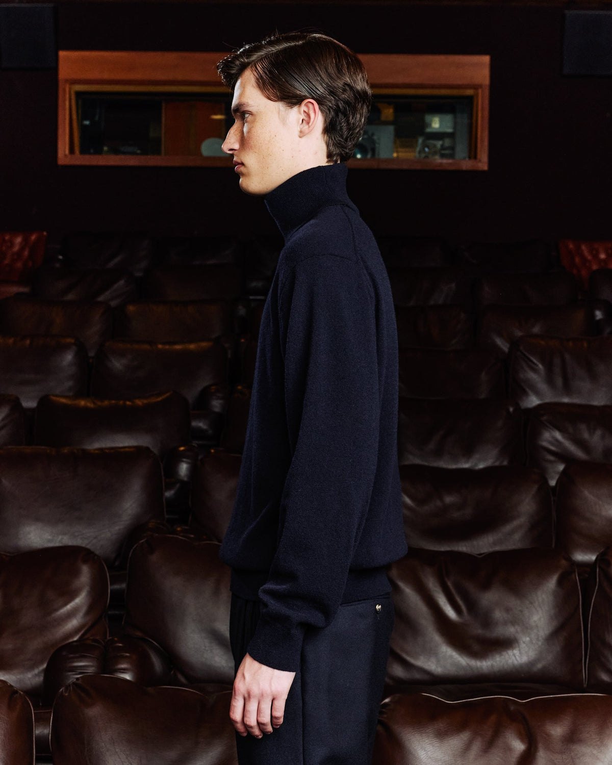 Pull col roulé en laine extrafine marine