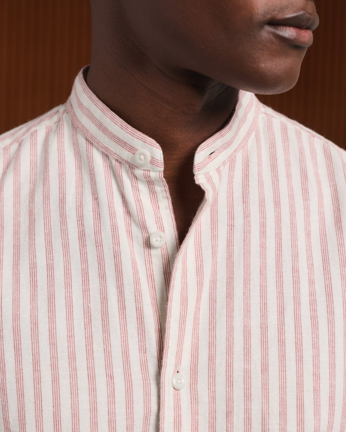Chemise en flanelle de coton et lin écrue à rayures bordeaux