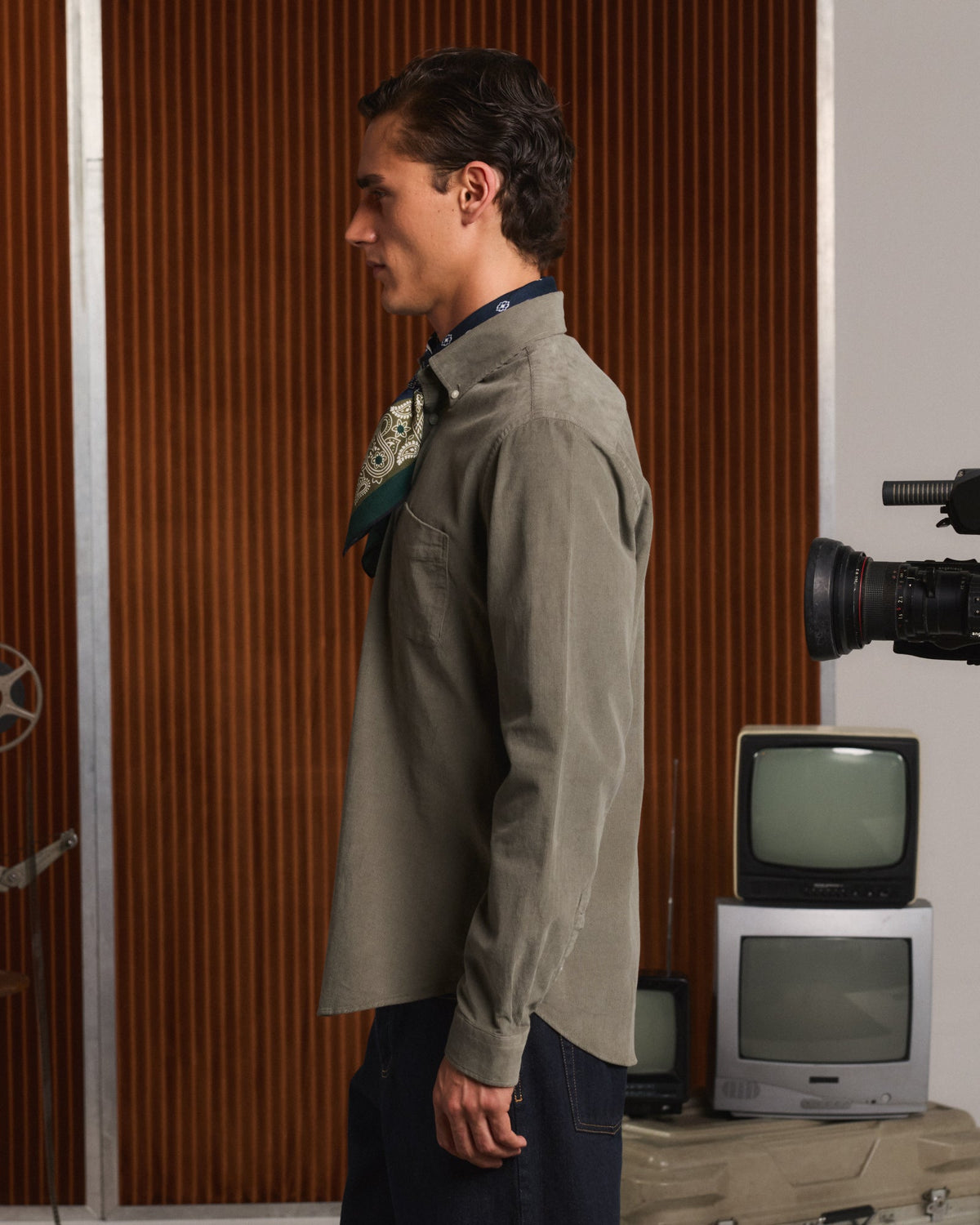 Chemise décontractée en velours côtelé vert sauge