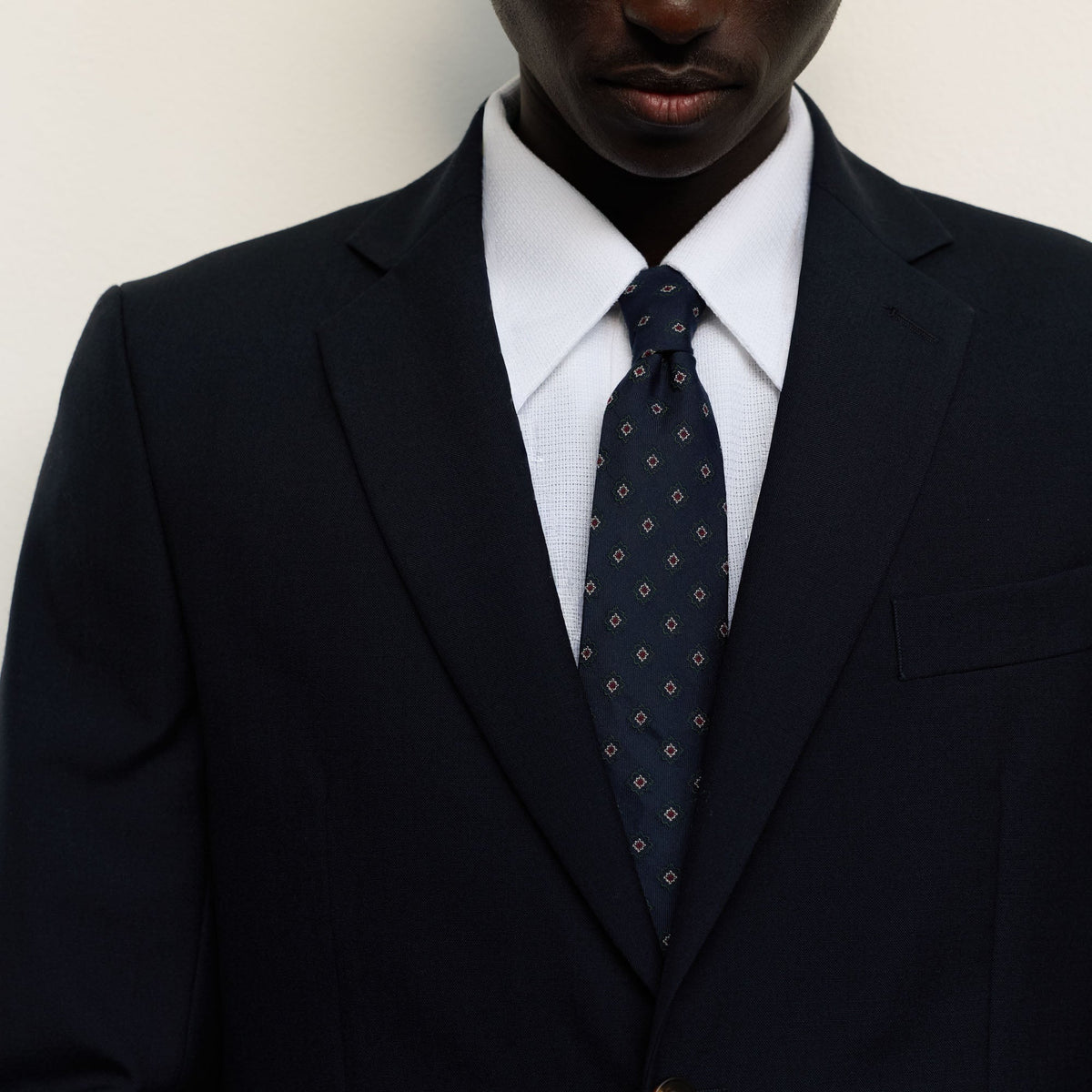 Cravate en coton soie marine à motifs