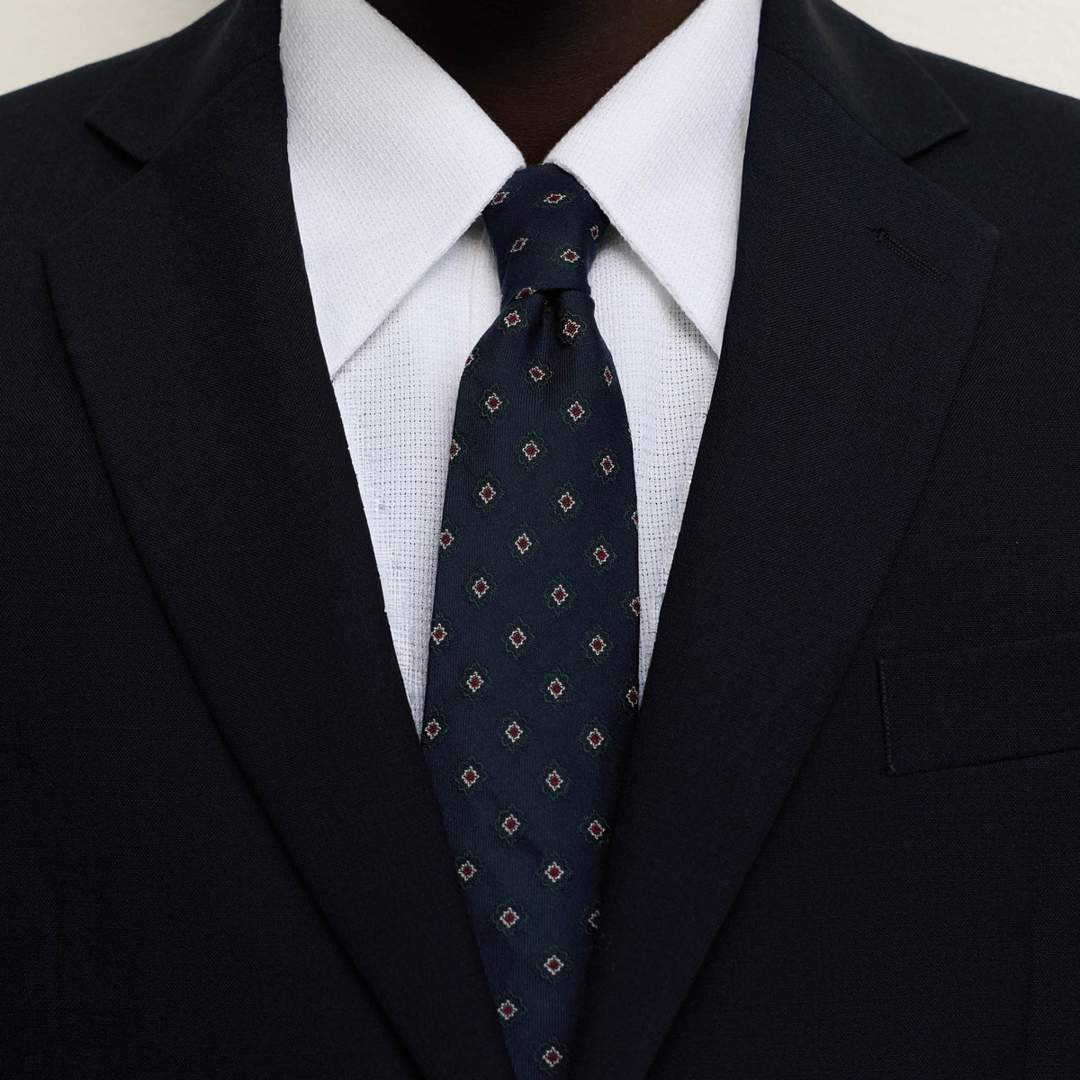 Cravate en coton soie marine à motifs
