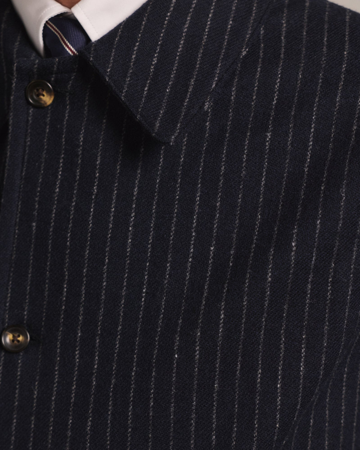 Veste de travail en laine vierge bleu marine à rayures craie