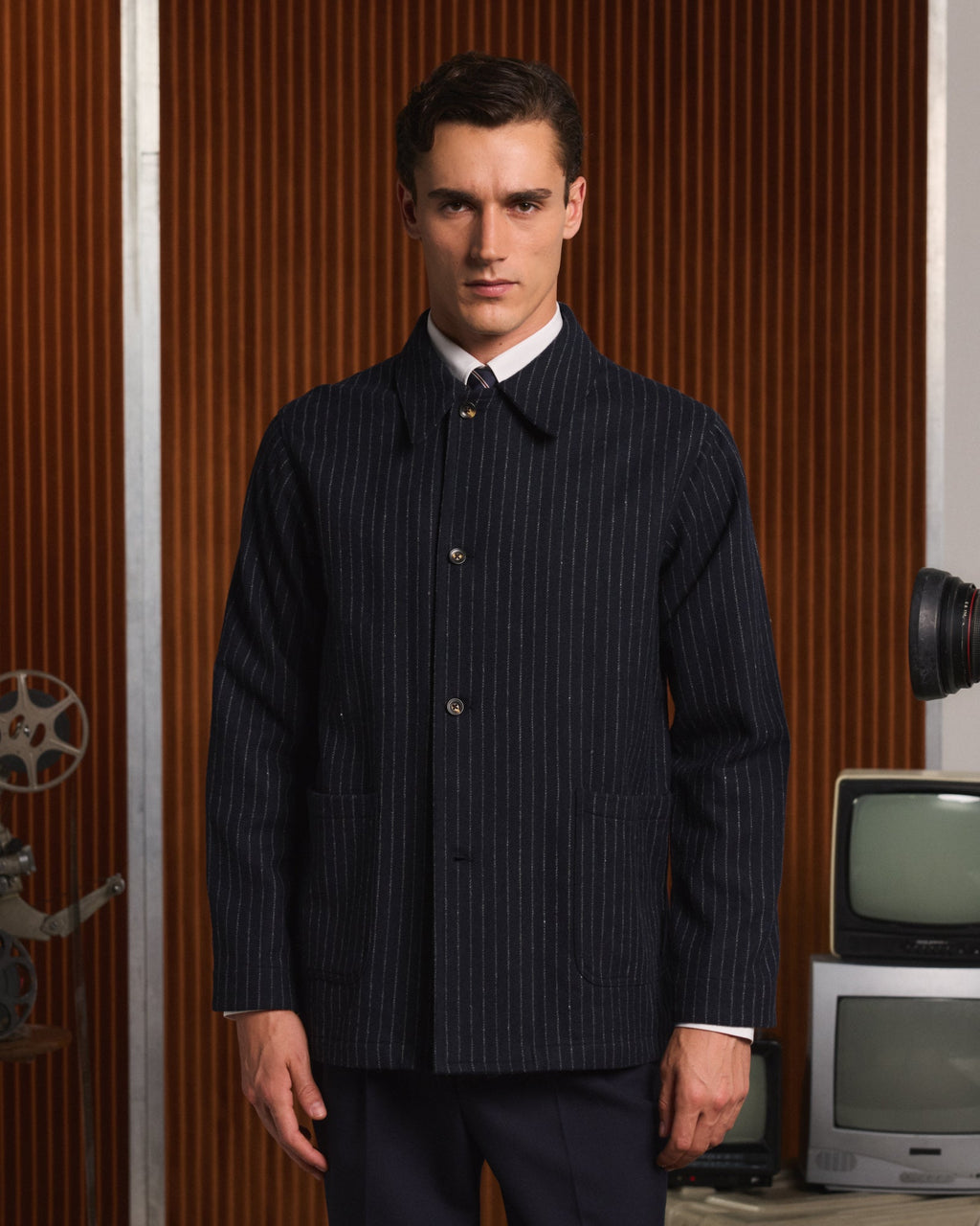 Veste de travail en laine vierge bleu marine à rayures craie