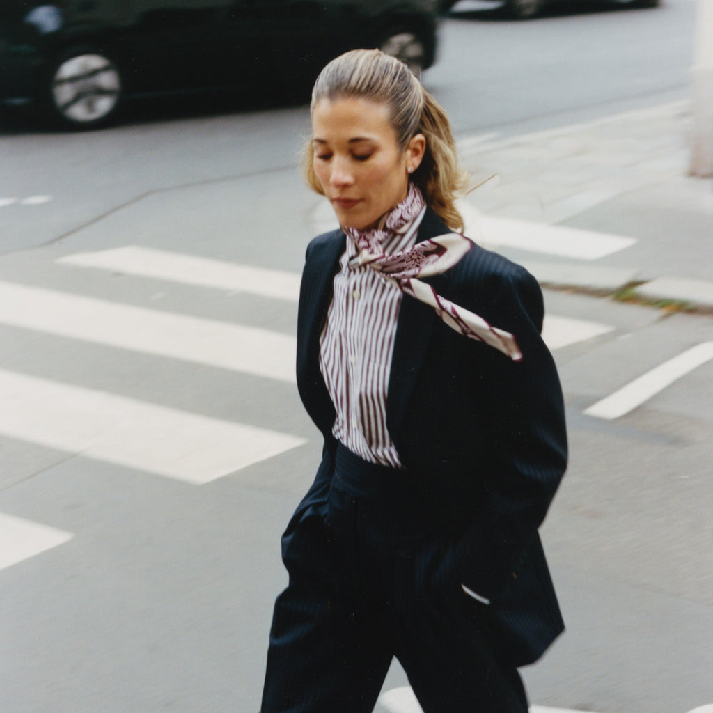 Foulard en soie écru et bordeaux à motifs