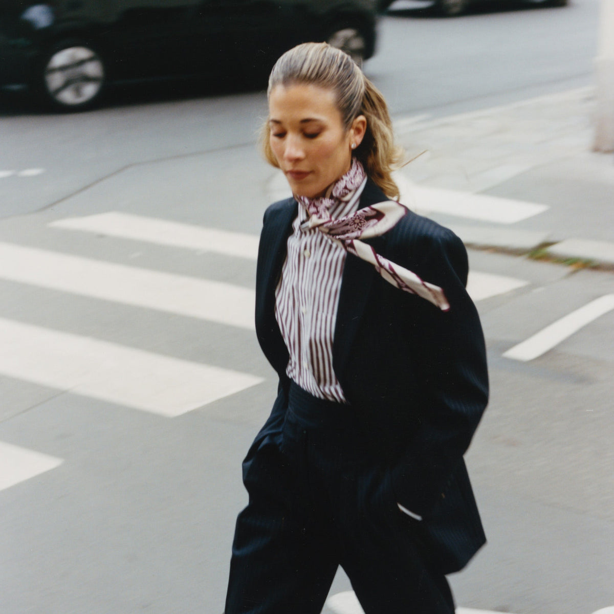 Foulard en soie écru et bordeaux à motifs